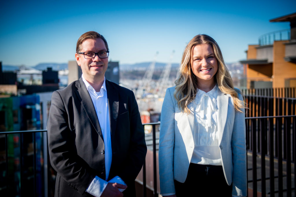 Sjeføkonom Marius Gonsholt Hov og Sara Midtgaard , som begynner som seniorøkonom 1. juni.
